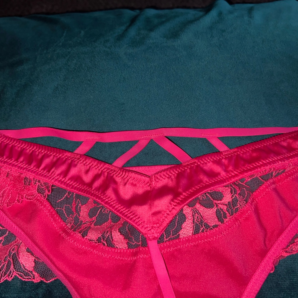 Hot pink Victoria’s Secret set - Picture 5 of 6